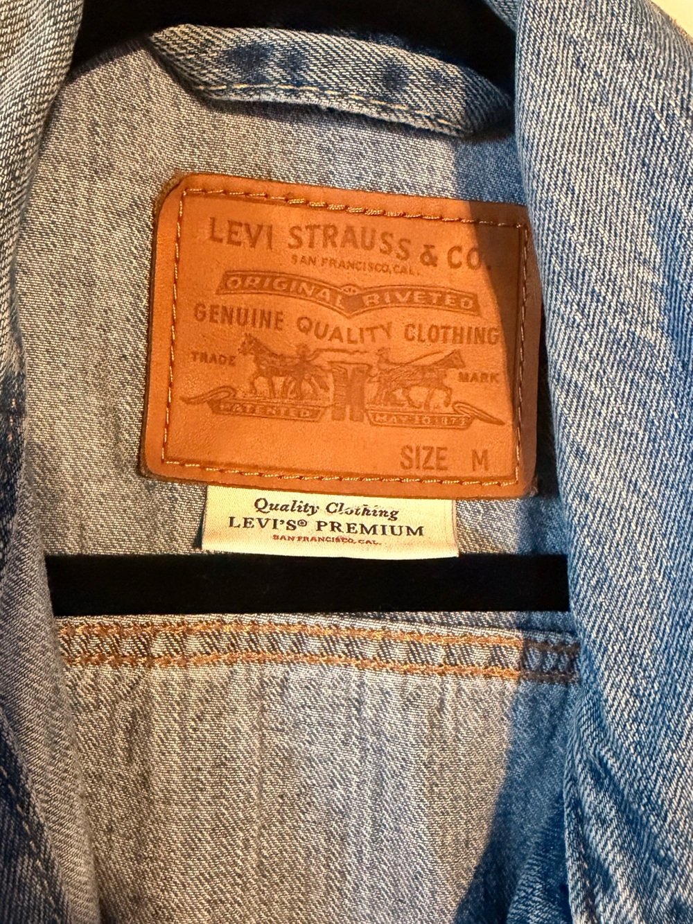 Levi's Light Blue Denim Jacket - Classic Trucker Size Medium - Picture 4 of 8